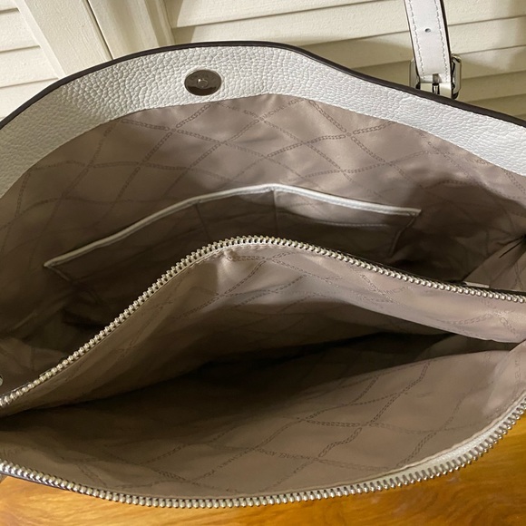 Michael Kors Large Voyager Tote - Picture 7 of 7